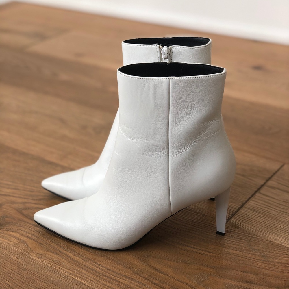 Kendall and Kylie Zoe Boot in Sheep Leather 🐑